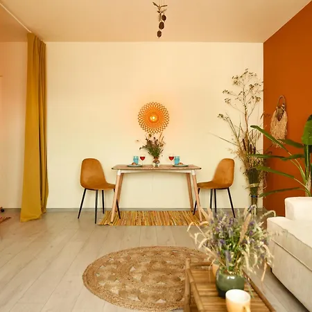 Apartment Flamingo Rainbow Bucharest