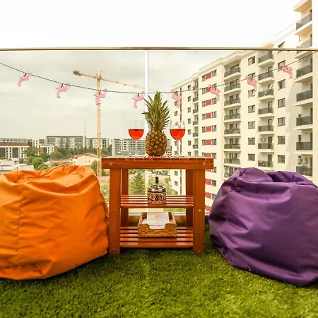 Flamingo Rainbow Apartment Bucharest