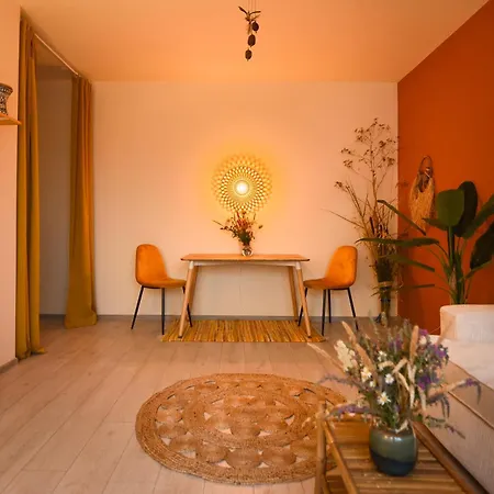 Apartment Flamingo Rainbow *